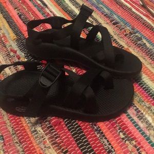 Black chacos